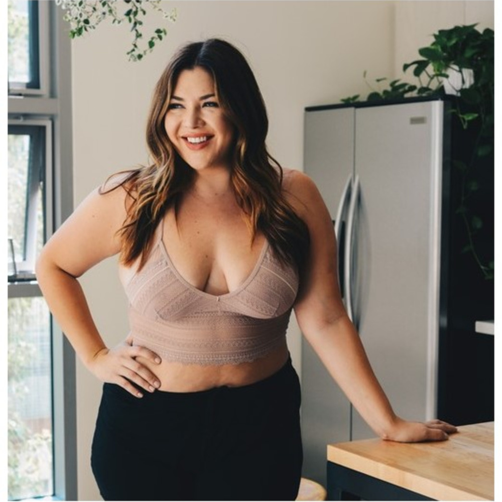 1 LEFT Plus Size Scallop Lace Keyhole Bralette